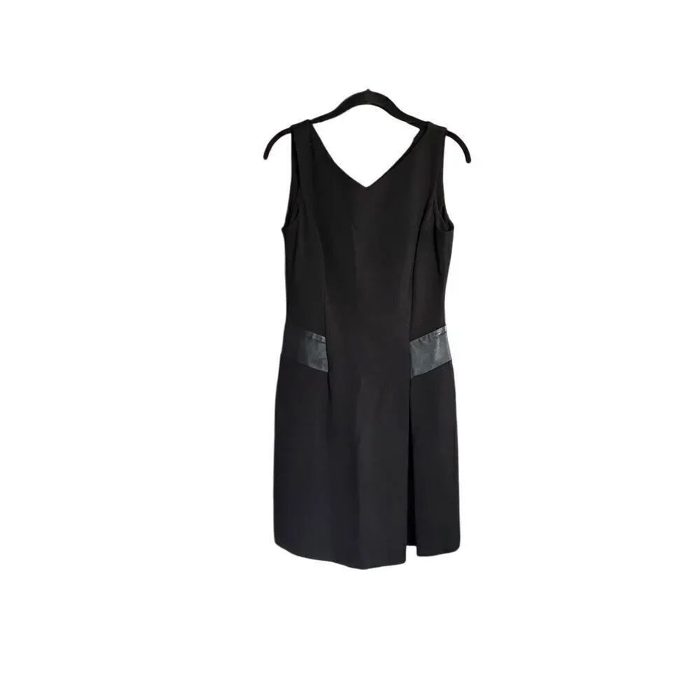 Ralph Lauren women’s sleeveless V-neck black dress size 6